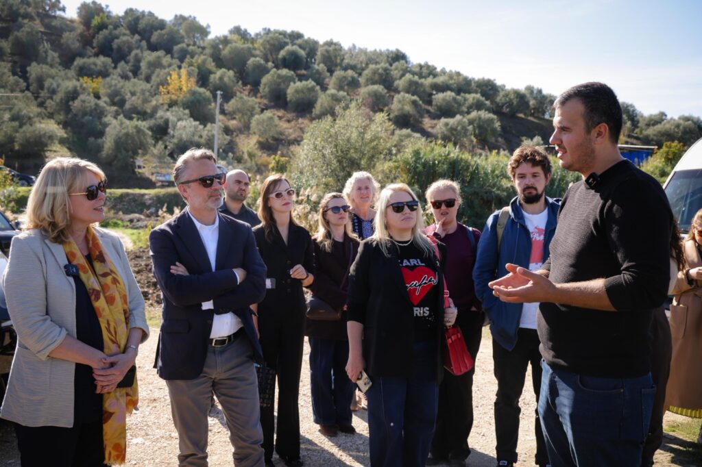 Përfaqësuesja e BE: Qeveria shqiptare duhet të shtojë shpenzimet për kërkim dhe zhvillim